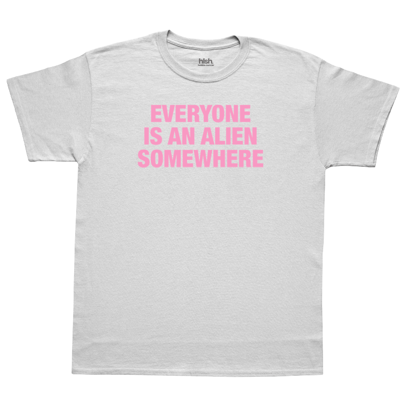 camiseta-coldplay-everyone-is-an-alien-somewhere-branca